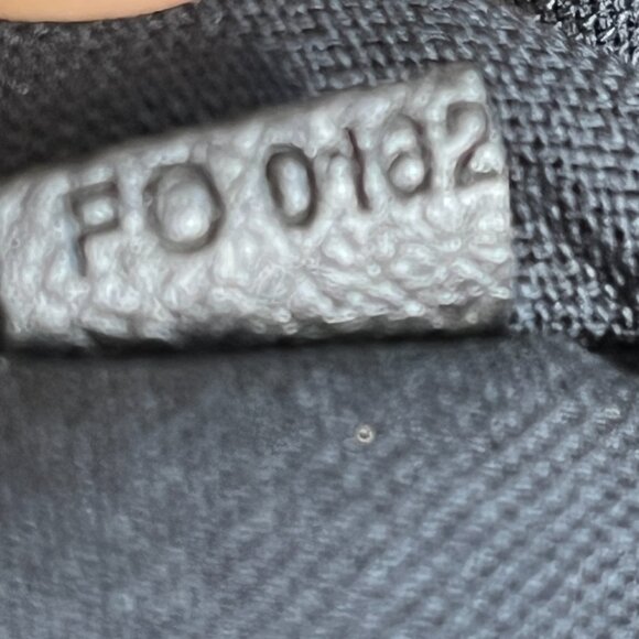 Louis Vuitton Taiga Messenger Bag Black Crossbody Old Money Luxury Maximalist - Picture 16 of 16